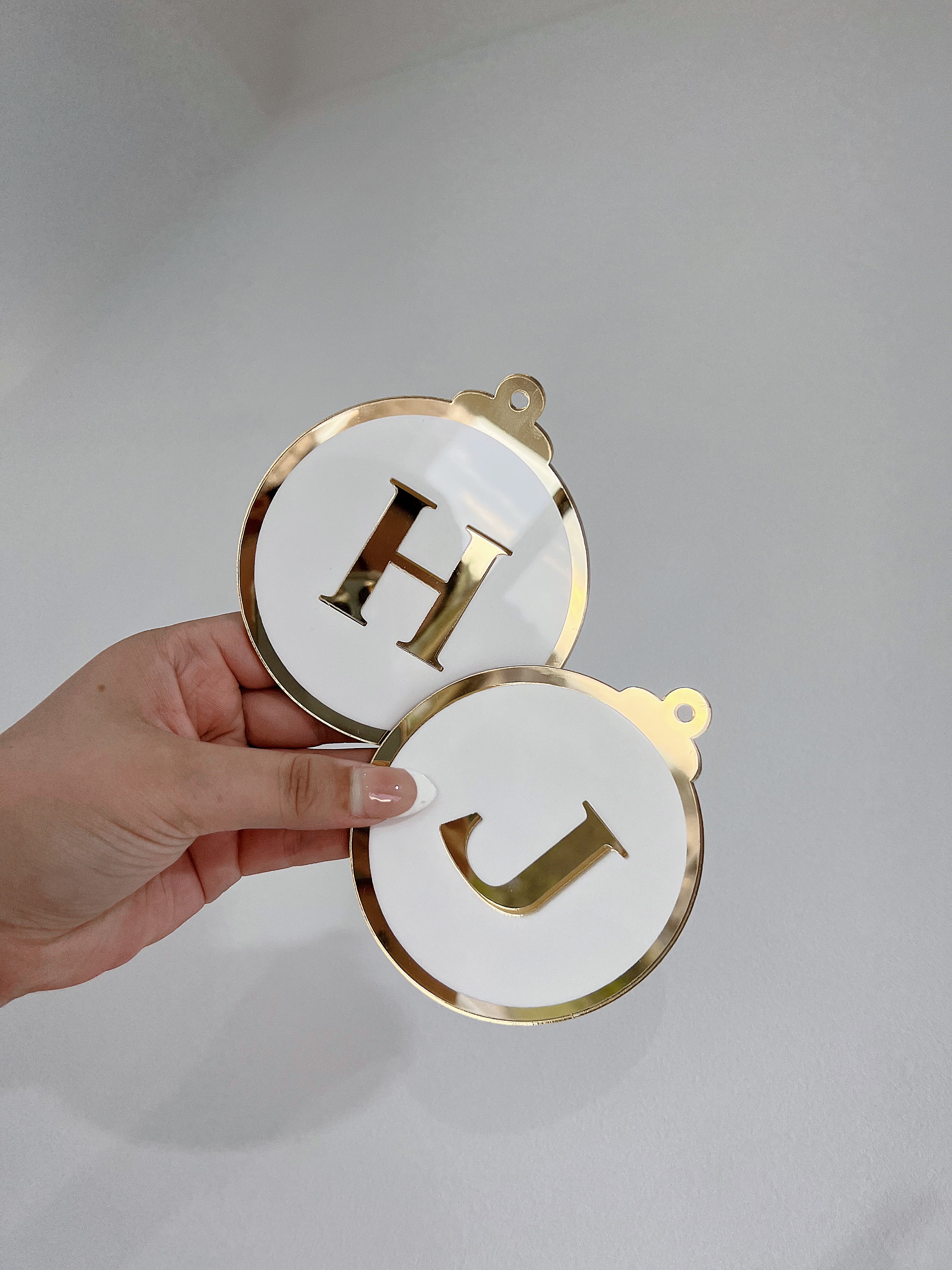 Luxe retro flat bauble